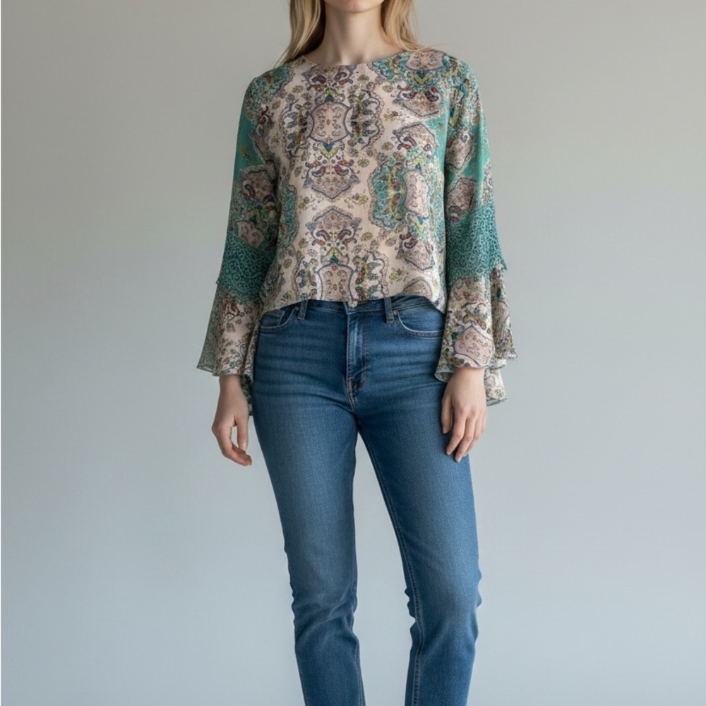 Lady Noiz Women's Cream & Teal Paisley Bell-Sleeve Tunic